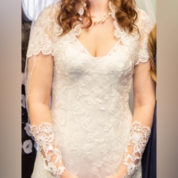 White by Vera Wang Wedding Dress with Overlay - Picture 12 of 13